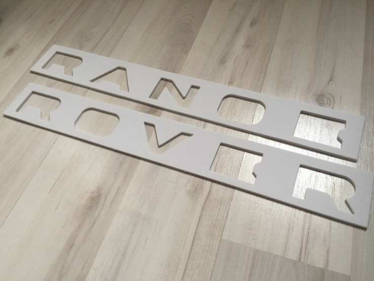 Буквы Range Rover серые матовые